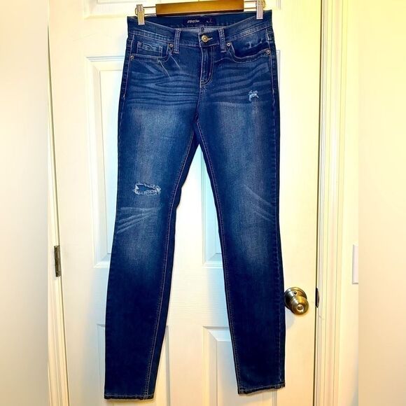 Junior Girls JUST USA Size 7 Ripped Denim Size 7 - Picture 1 of 6